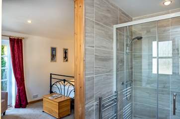The lovely en suite.