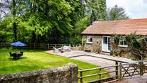 Such a gorgeous cottage in the north of Devon with private parking.