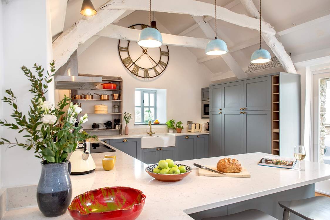 Pull up a pew at the breakfast bar for a quick snack or to enjoy a glass of your favourite tipple whilst you keep the chef entertained.