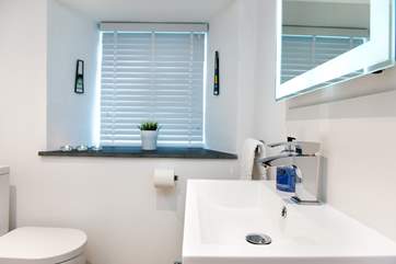 The en suite bathroom.