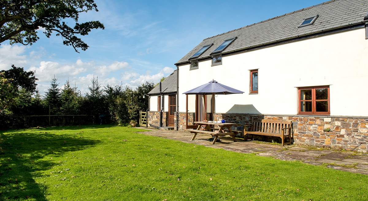 Grenlecotte Cottage has a very spacious garden ideal for games or simply sitting out and relaxing.