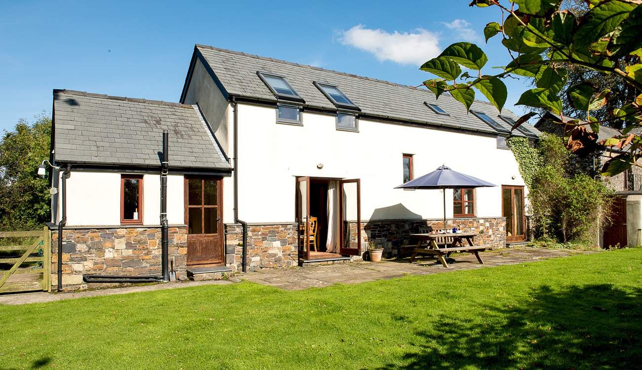 The garden at the back of Grenlecotte Cottage. Grascott Cottage is the other side of the wall to the right.