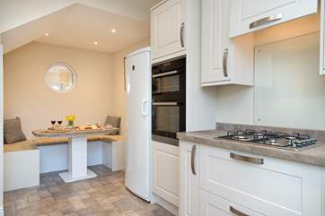 The kitchen also has a dining area - the ideal place for a relaxing breakfast.
