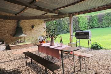 This barbecue barn is in the grounds of Manor Farm. You are welcome to use this area after 6.00 pm when all the free range chickens and ducks have gone to bed !