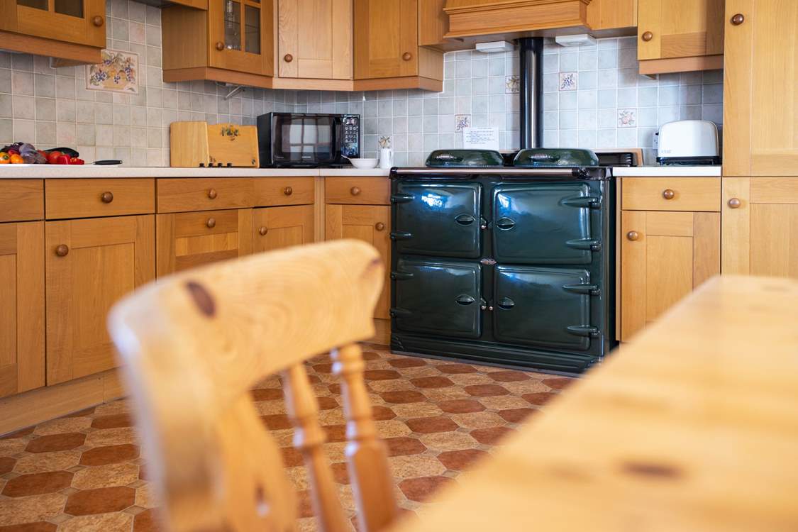 Enjoy cooking with the oil-fired Alpha range cooker for those home cooked meals, there is also an electric hob and microwave too.