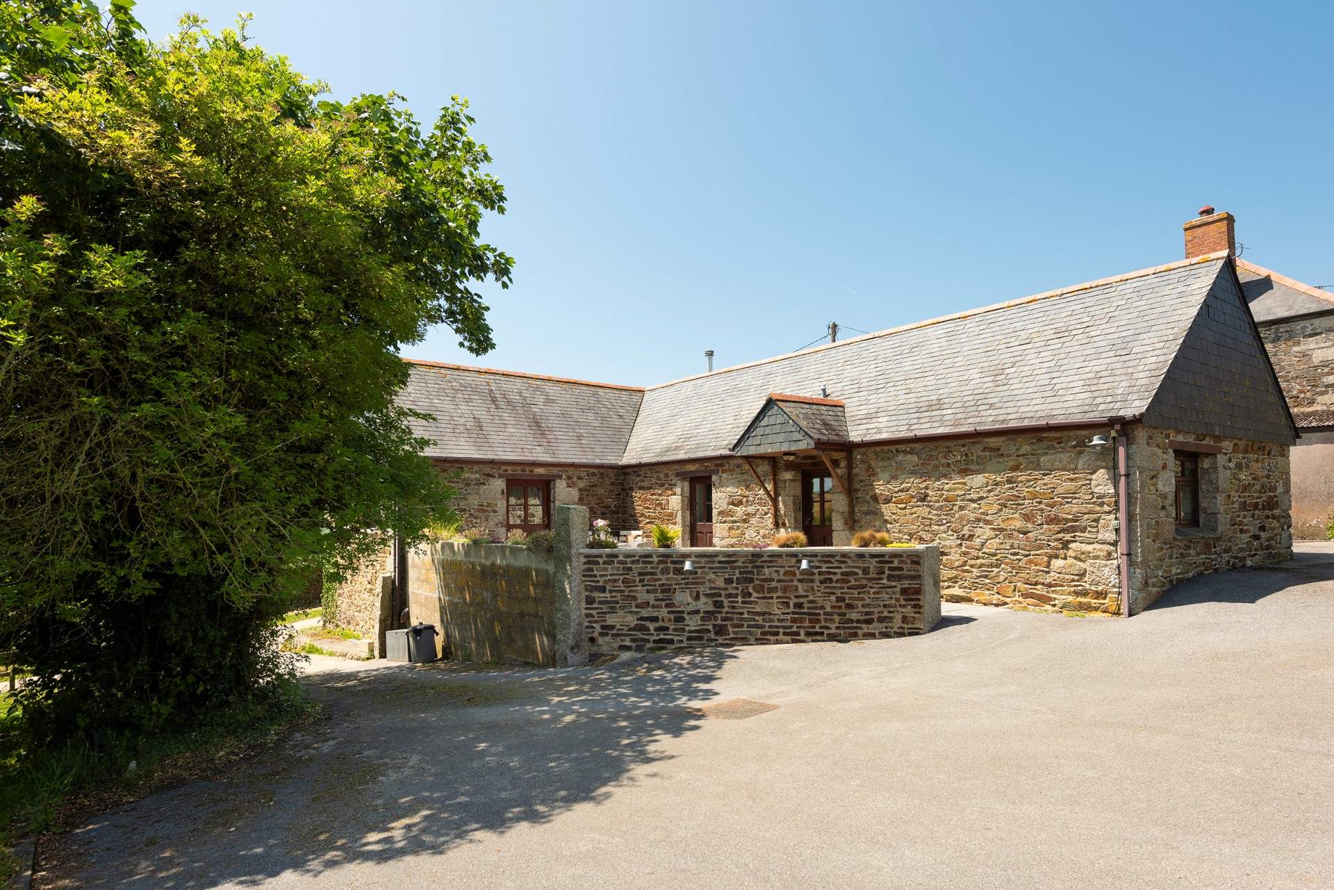 Springfield Cottage has a large garden, sheltered patio, and ample parking. 