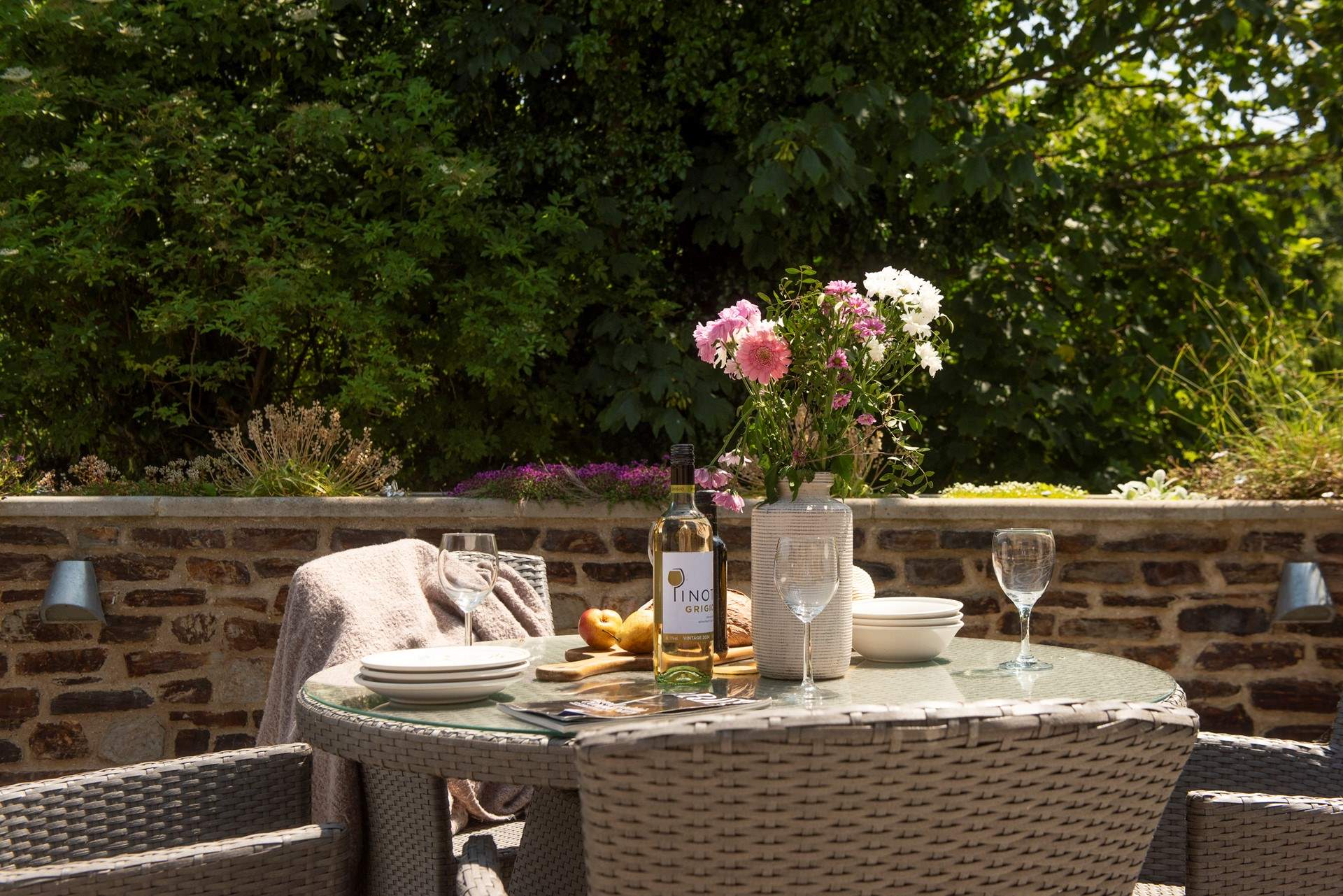 Alfresco dinners here are private and peaceful. 