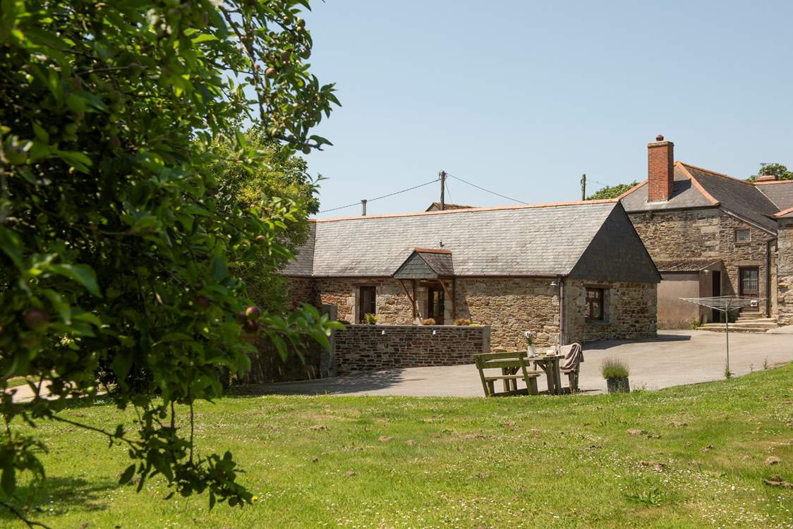 The parking is practical and spacious at Springfield Cottage.