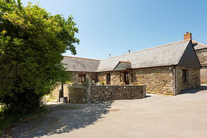 Springfield Cottage is a 2 bedroom, rural cottage with sea views near Mullion, West Cornwall.