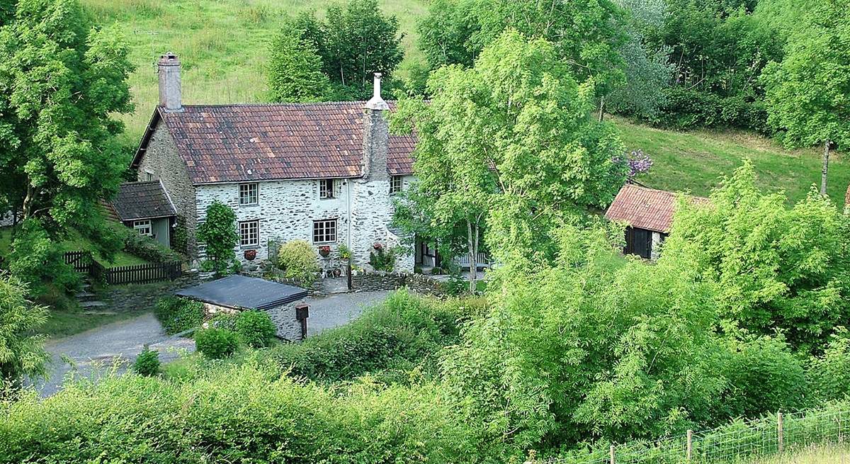 The cottage nestles to the left-hand side of the farmhouse. This is a wonderful Exmoor setting, where dogs are welcome and walks are wonderful. The garden is just to the left of the cottage.