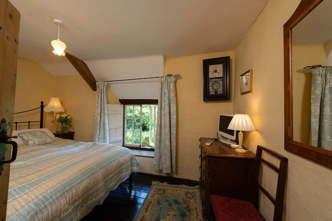 Looking back across the bedroom, to give you the best impression of the space.