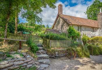Week Cottage is a self-contained part of an historic farmhouse on the edge of Exmoor. The setting is peaceful, off the beaten track, yet very easy to get to.