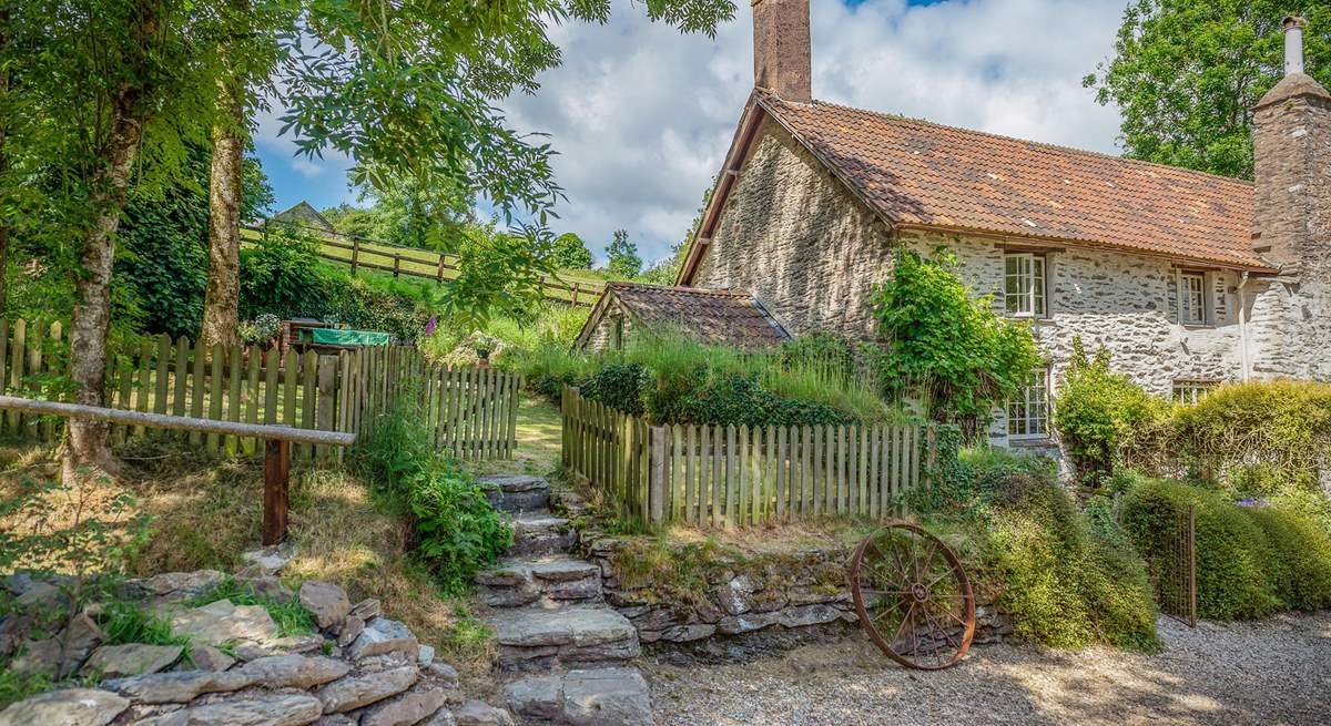 Week Cottage is a self-contained part of an historic farmhouse on the edge of Exmoor. The setting is peaceful, off the beaten track, yet very easy to get to.