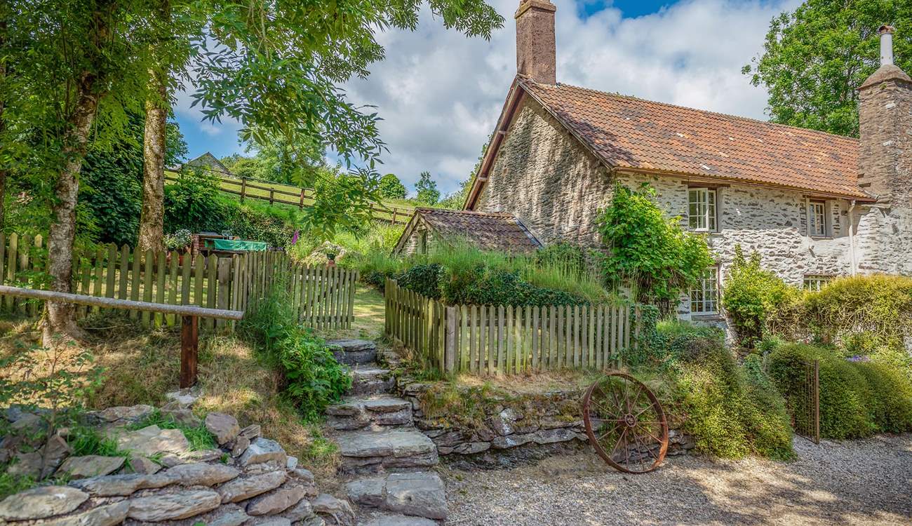 Week Cottage is a self-contained part of an historic farmhouse on the edge of Exmoor. The setting is peaceful, off the beaten track, yet very easy to get to.