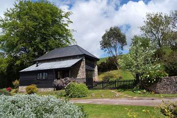This detached cottage has its own garden and views as far as Dartmoor in the distance.