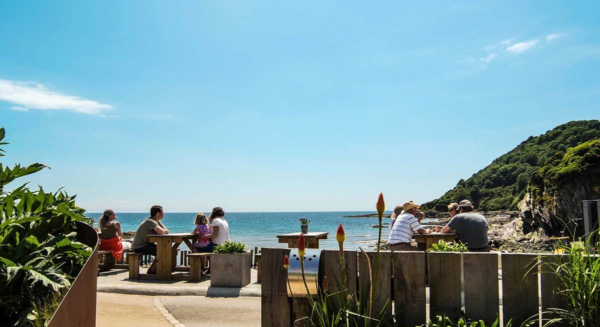 An idyllic spot for a bite to eat!