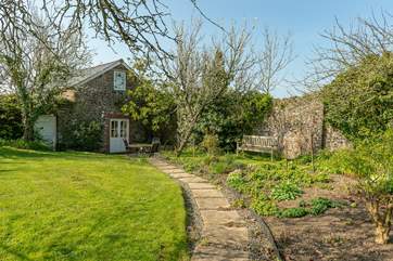 Fig Tree Cottage is in its own private walled garden.