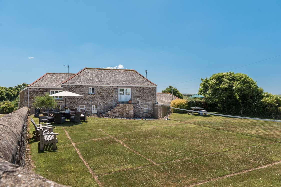 The lawn tennis court can be put up or down (tennis court available from Easter to October). (The rattan furniture is removed end Oct to end March).