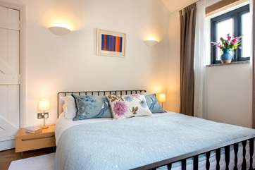 Pottery Cottage has two pretty bedrooms.