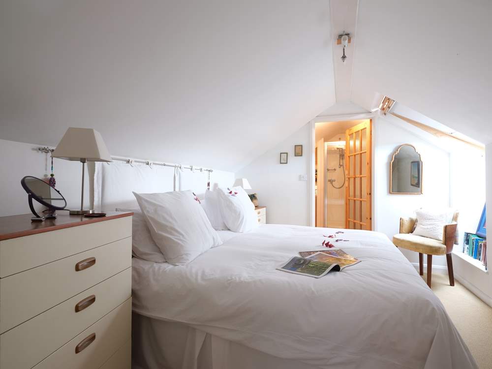 Bedroom 3 has 'zip and link' (double or twin) beds and an en suite shower-room.