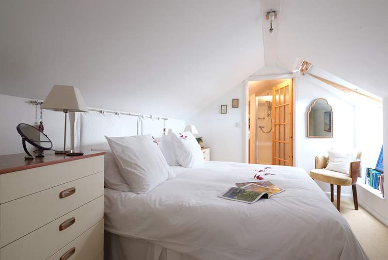 Bedroom 3 has 'zip and link' (double or twin) beds and an en suite shower-room.