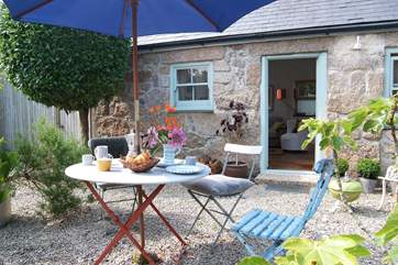 Enjoy al fresco eating (please take care of the doorstep into the property).