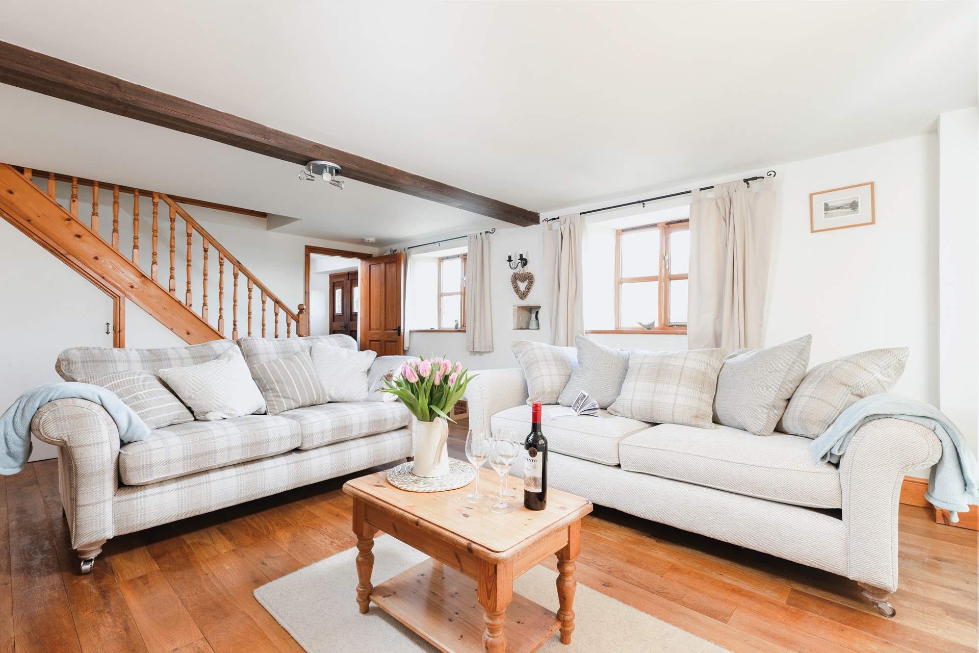 Snuggle up and relax on the gorgeous sofas.