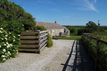 The approach to Rowes Cottage down the driveway.