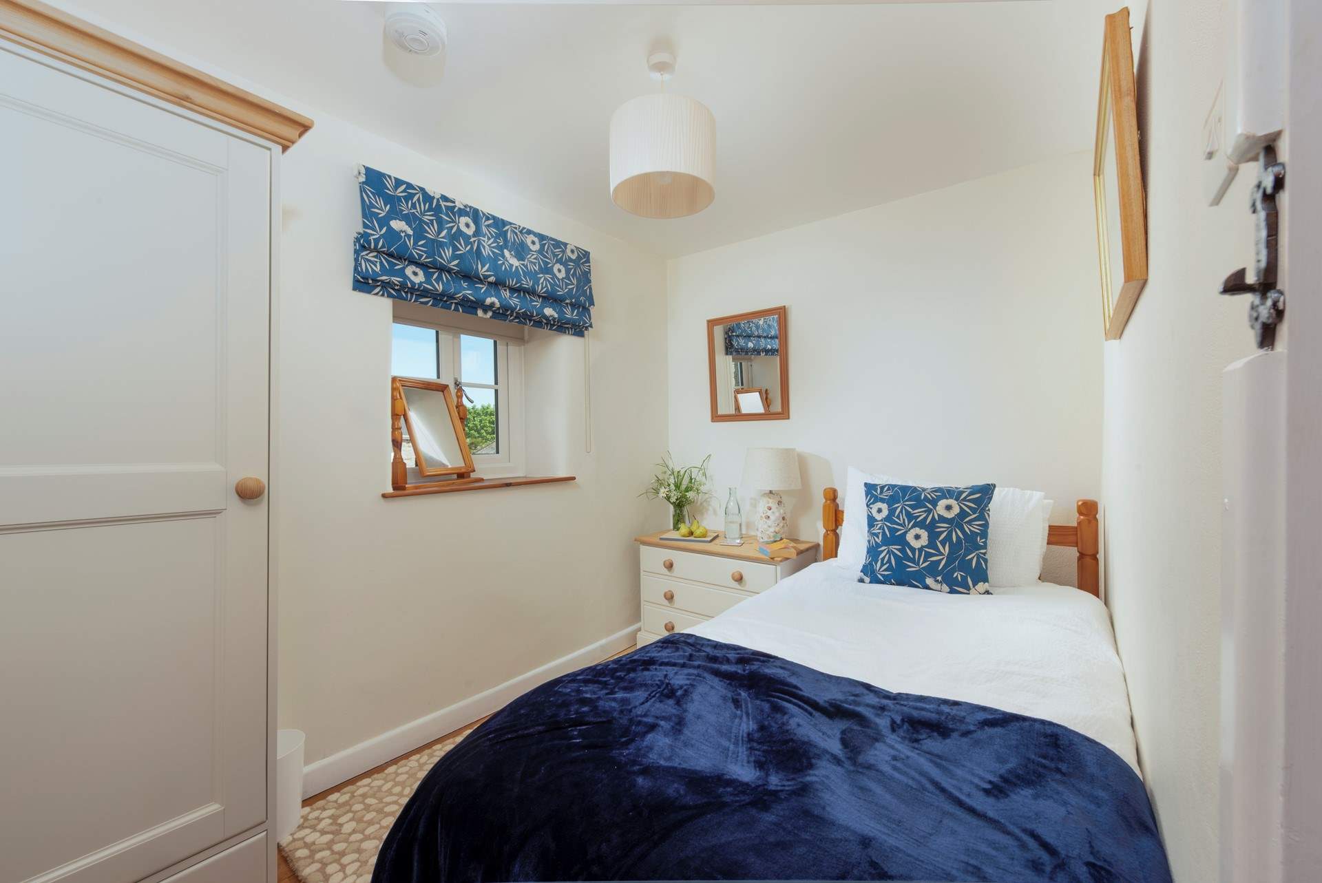 The sweet single room.