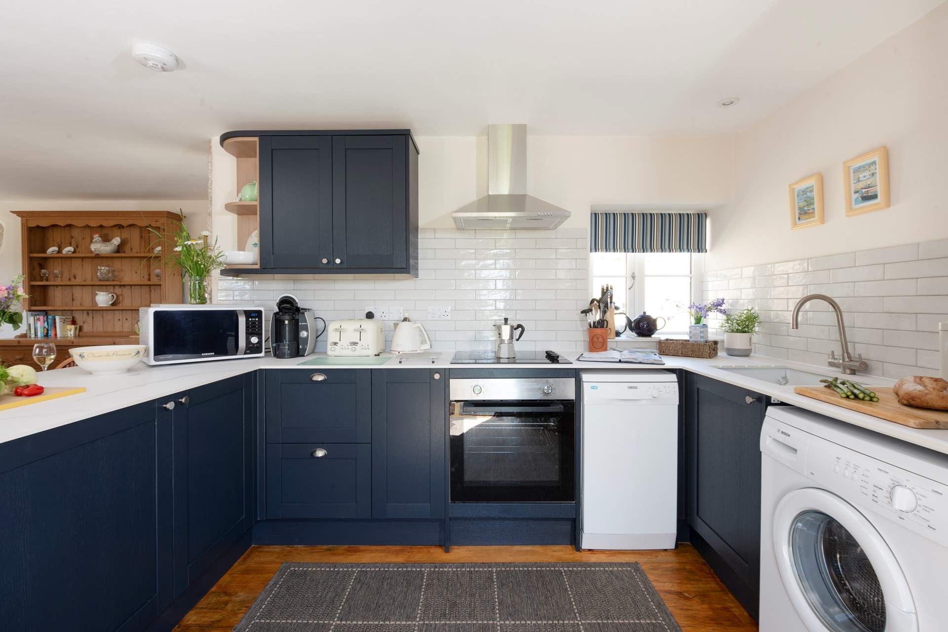 The open plan kitchen has everything you need!