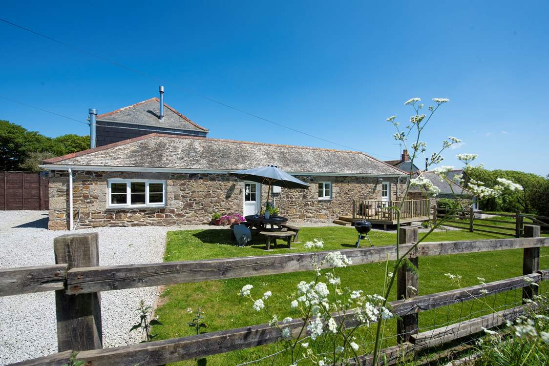 Rowes Cottage has its own private garden to the front. (Garden furniture is available Easter to October).