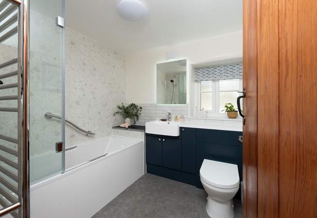 The sparkling family bathroom.