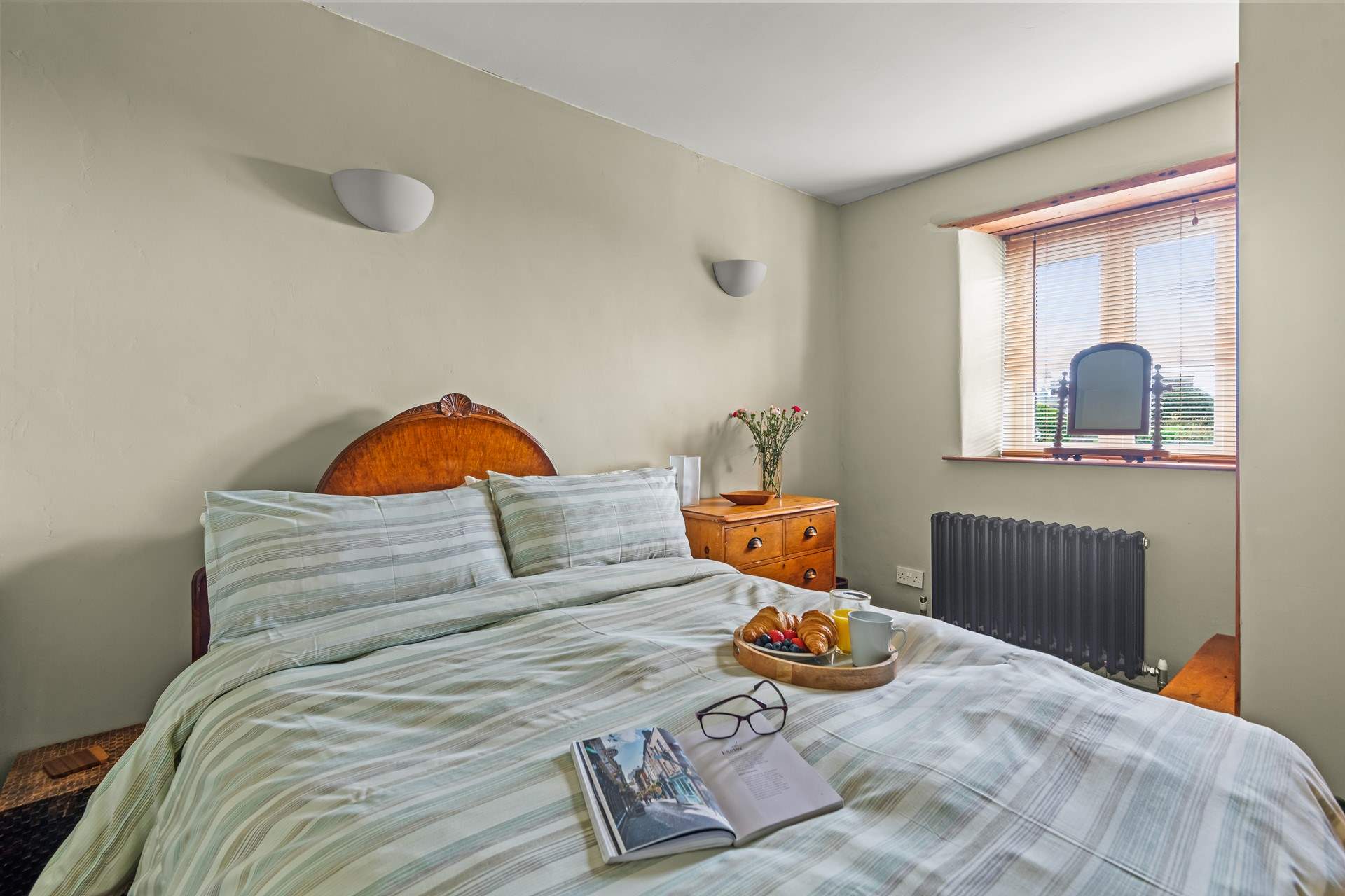 The double bedroom, with its rather clever mattress which offers two comfort zones, medium and firm.