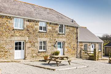 Pebble Cottage with the Old Stable to the right of the picture.