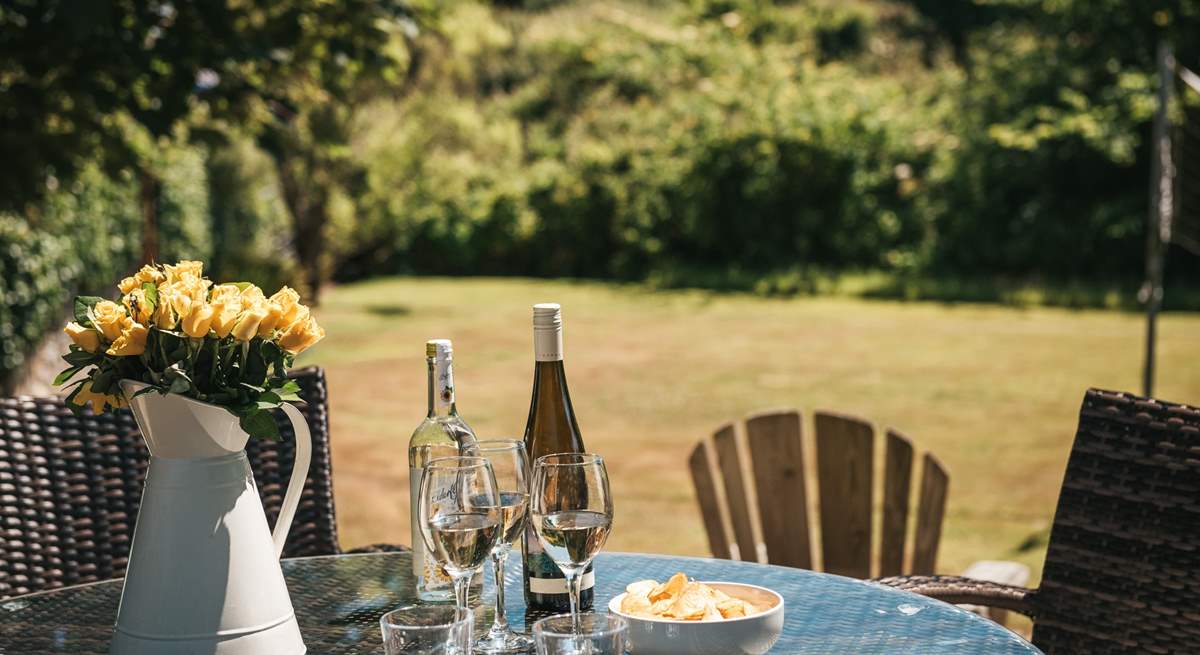 After a day out on the beach sit in the garden with a nice cold drink as the sun goes down. This is what holidays are made of. (Garden furniture available Easter to October).