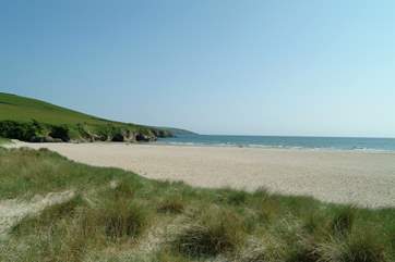 Par Sands is popular with families and only a short car journey away.
