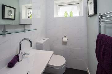 The en suite to bedroom 5.