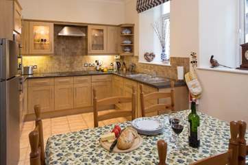 The well-equipped kitchen/diner.