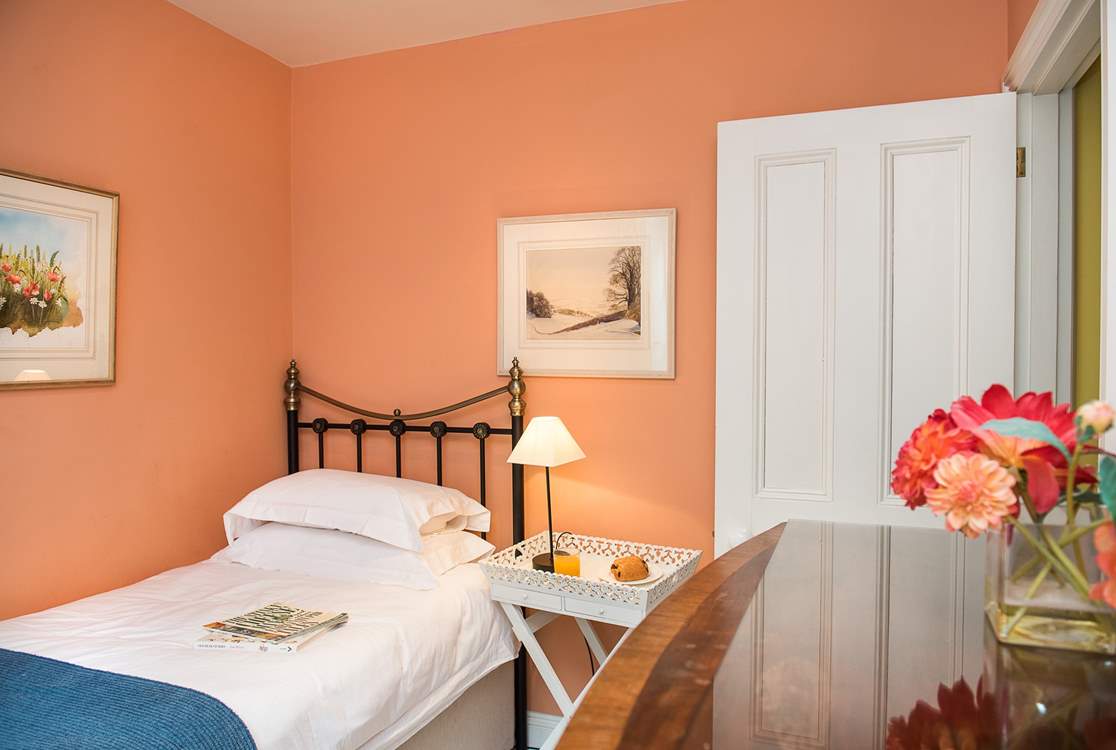 The pretty single bedroom on the first floor.