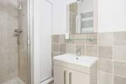 The en suite shower-room.