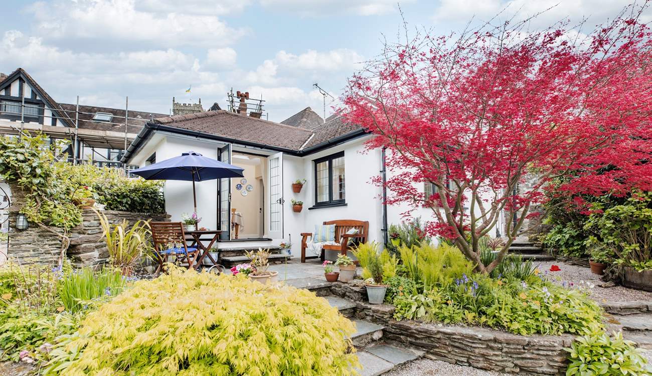 This is the wider setting for Little Bessemer. The owners' home is in the background but the cottage is so very private and sheltered.