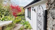 This is the path to the cottage from the road where you can drop off your luggage. Parking is in the car park - 200 yards from the cottage.