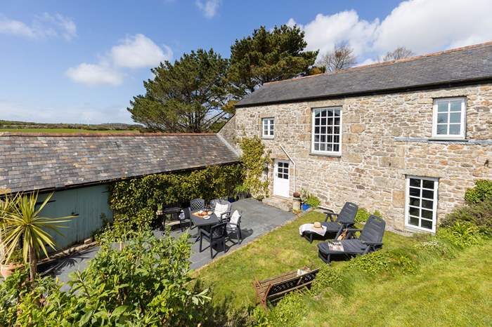 Little Trebarvah,Sleeps 4 + cot, 4.1 miles NW of Helford