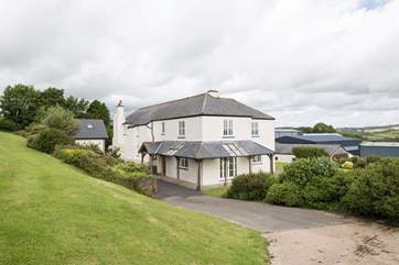 The front of Aveton Farmhouse.