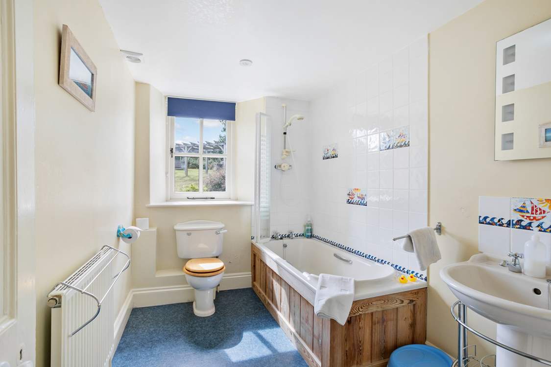 The delightful family bathroom.