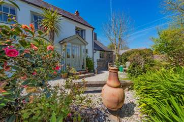 The lovely front terrace.