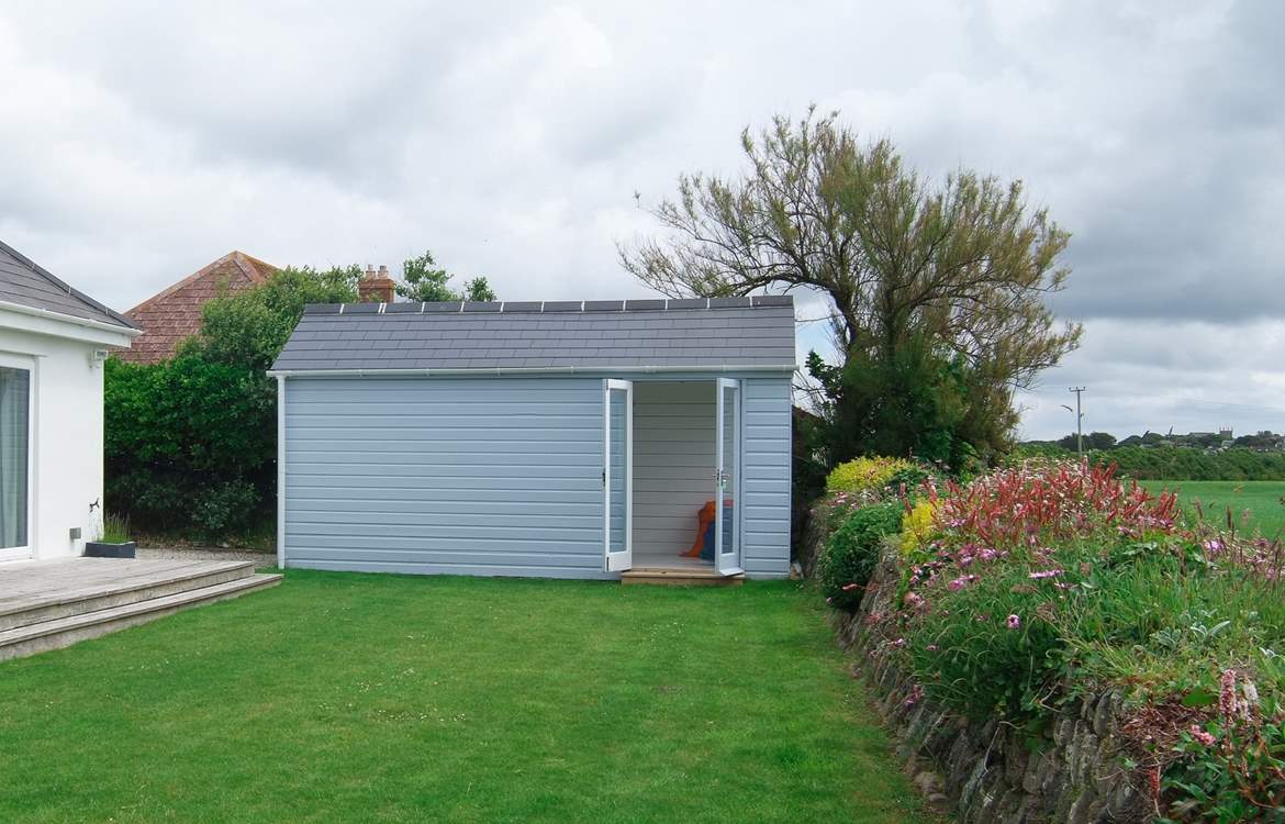 The garden cabin, somewhere to relax and enjoy the view.
