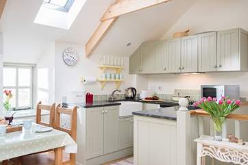 The small but well-equipped kitchen with dining-area.
