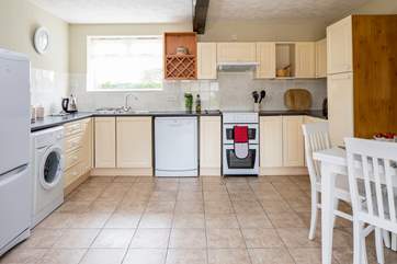 The well-equipped kitchen has all that you could need to create a culinary masterpiece.