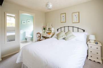 The double bedroom has an en suite shower-room.